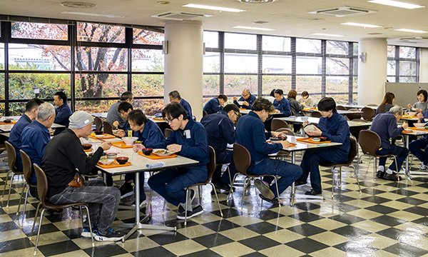 社員食堂の様子1
